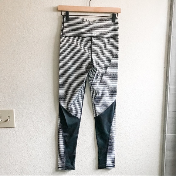 Carly Jean Los Angeles Striped “Sedona” Leggings. Black & White, size Small - Picture 9 of 13